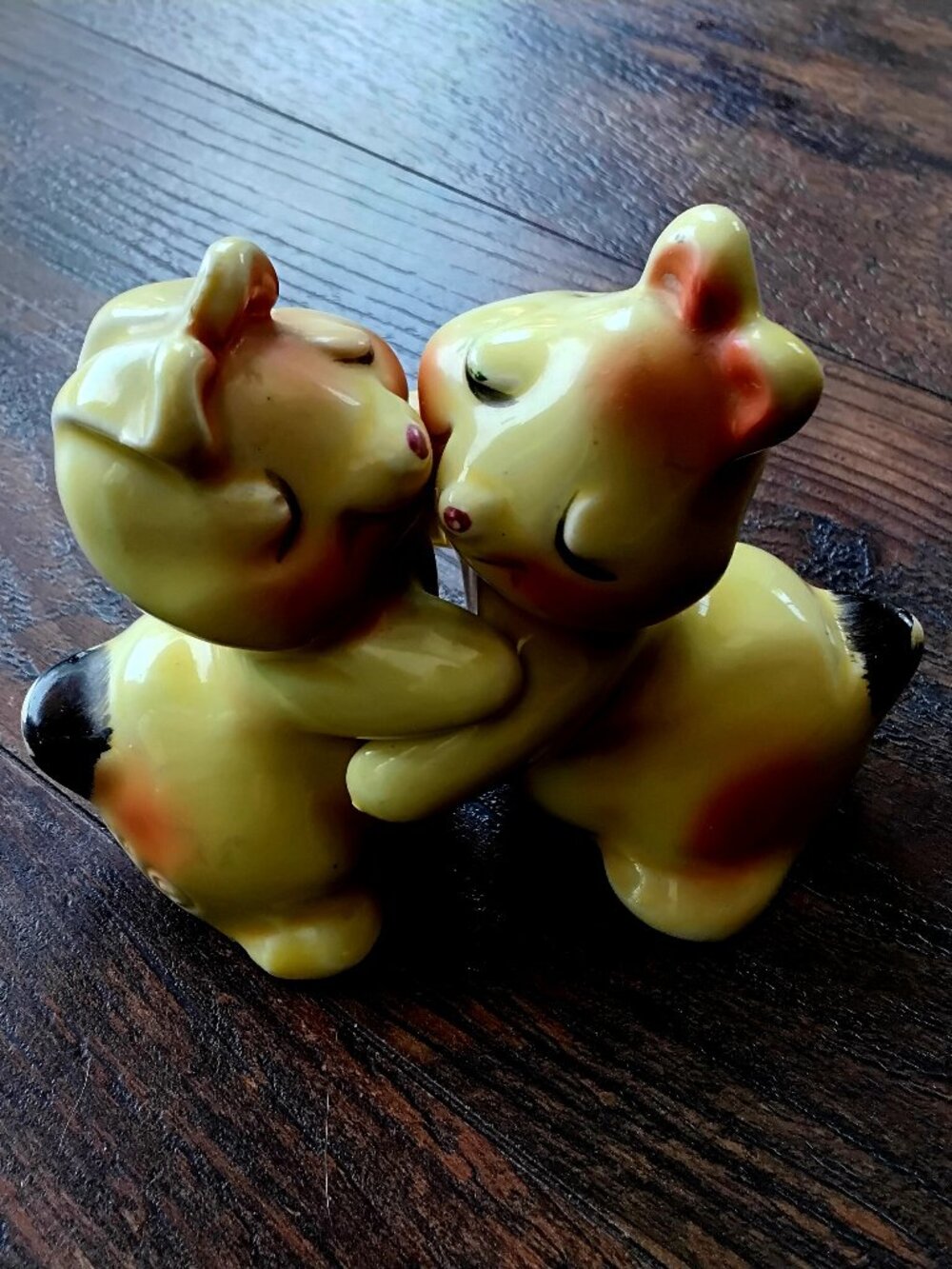 Vintage Ruth Van Tellingen "Bunny Hug" Salt & Pepper Shakers Set